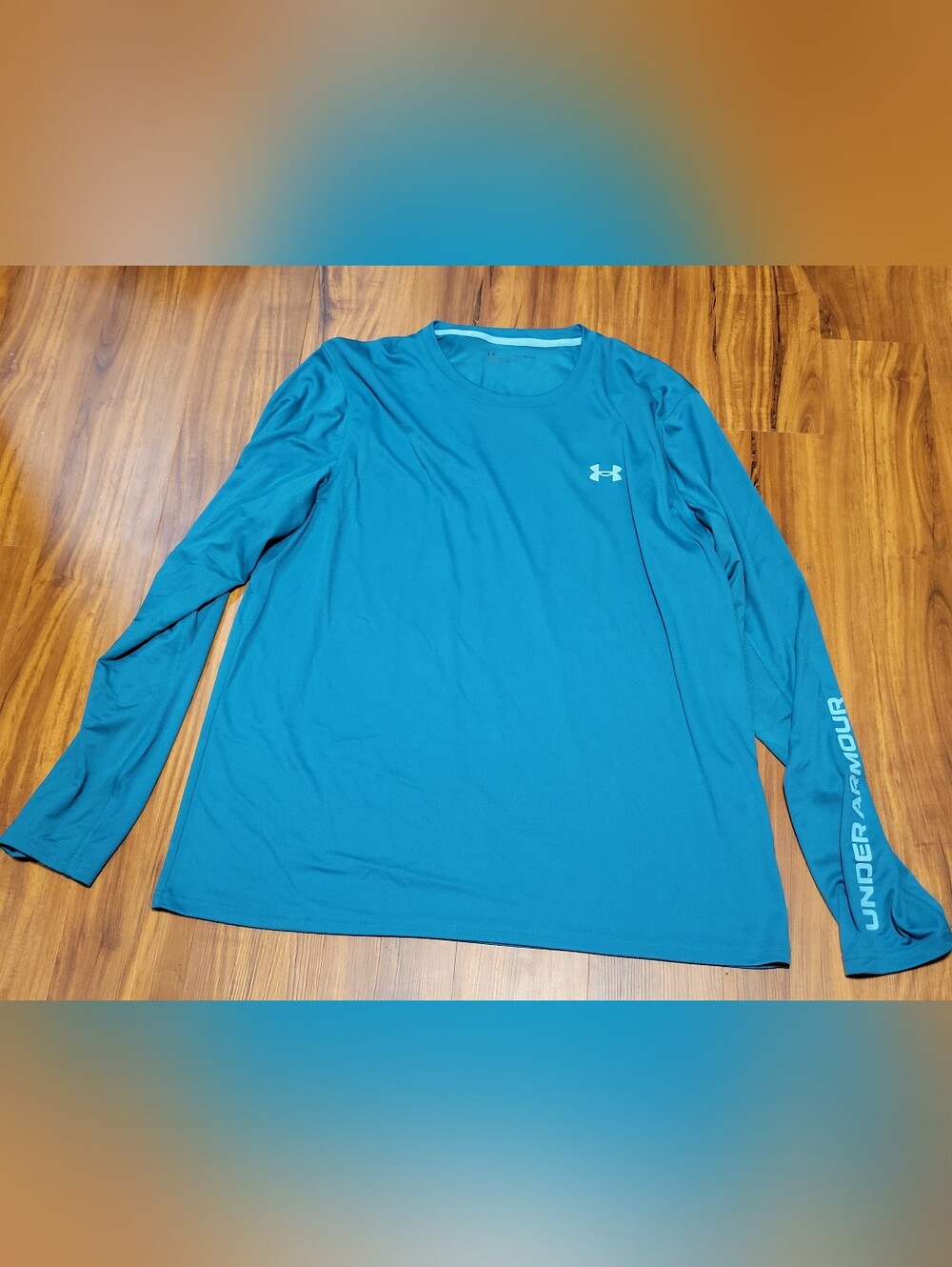 Under Armour Activewear Long Sleeve Top, Tag Size XL